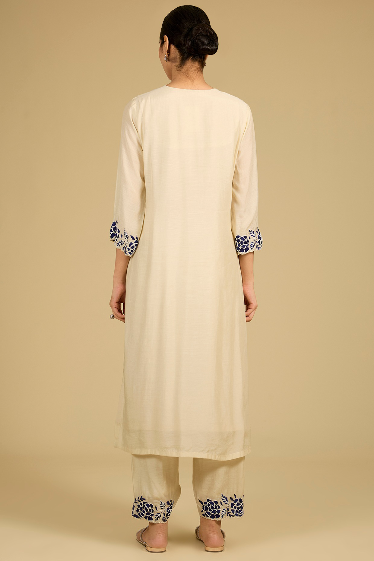 Off-White Cotton Chanderi Floral Applique Work Kurta Set