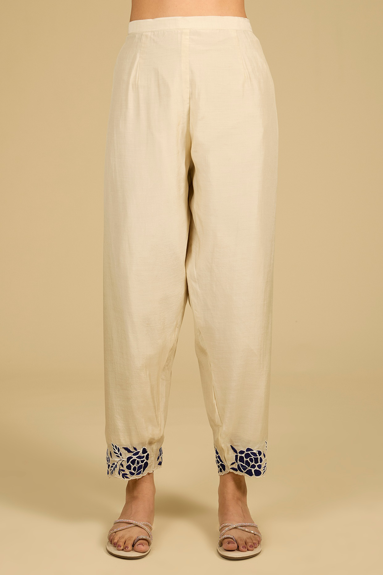 Off-White Cotton Chanderi Floral Applique Work Kurta Set