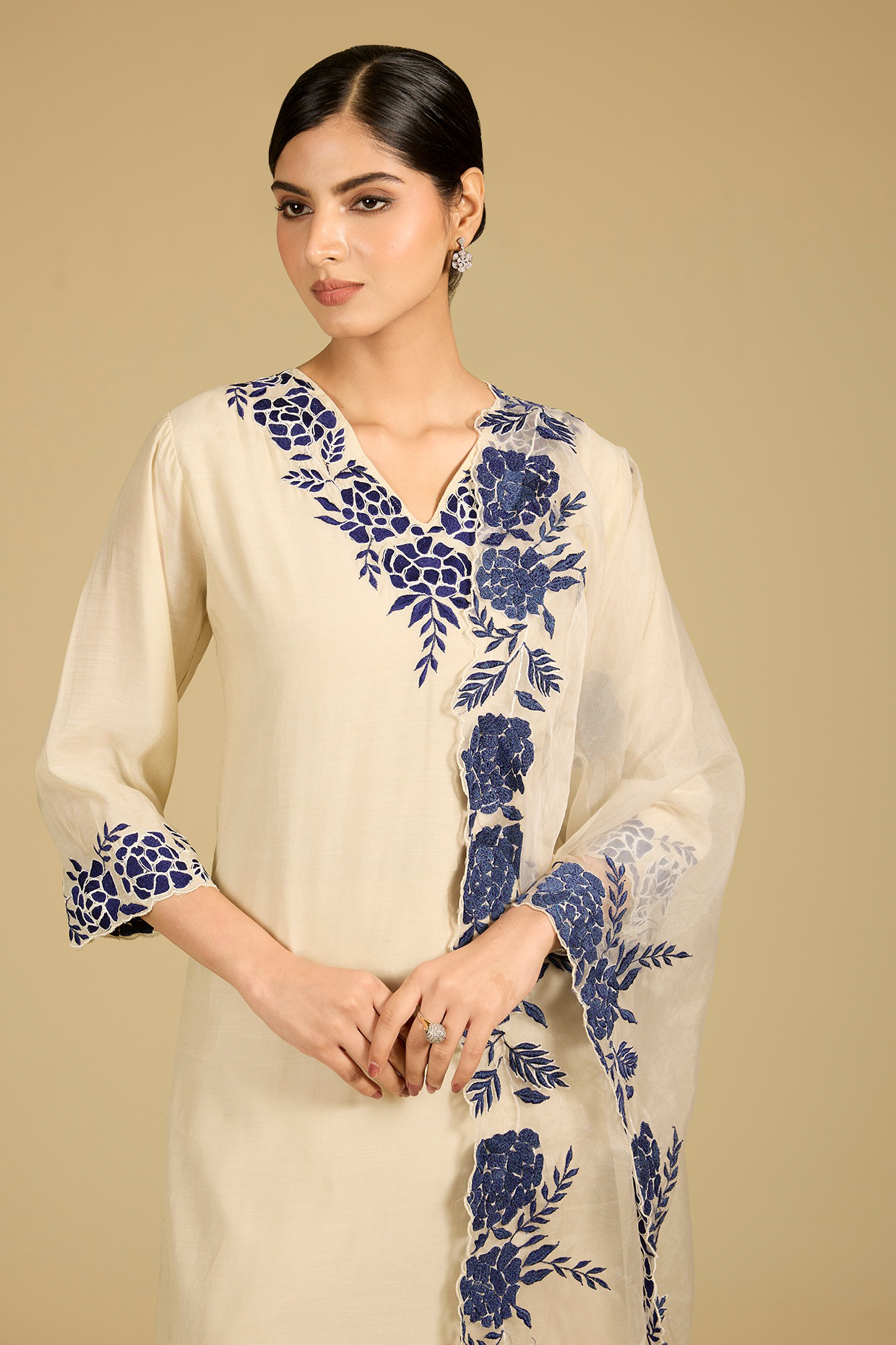 Off-White Cotton Chanderi Floral Applique Work Kurta Set